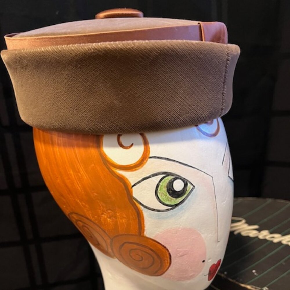 Vintage 1950s Valerie Modes Pill Box Hat w/satin and velvet‎ Detail